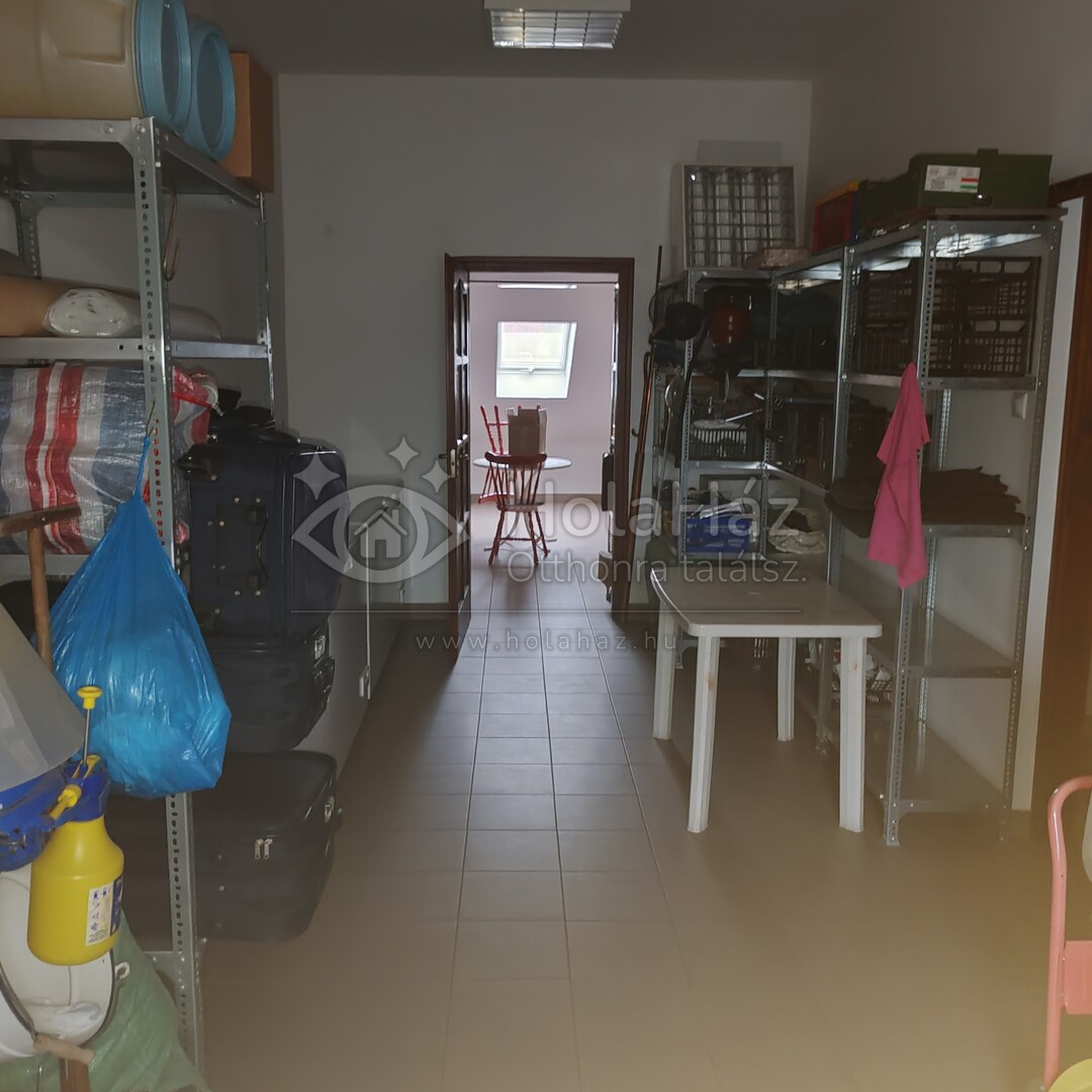 Tároló