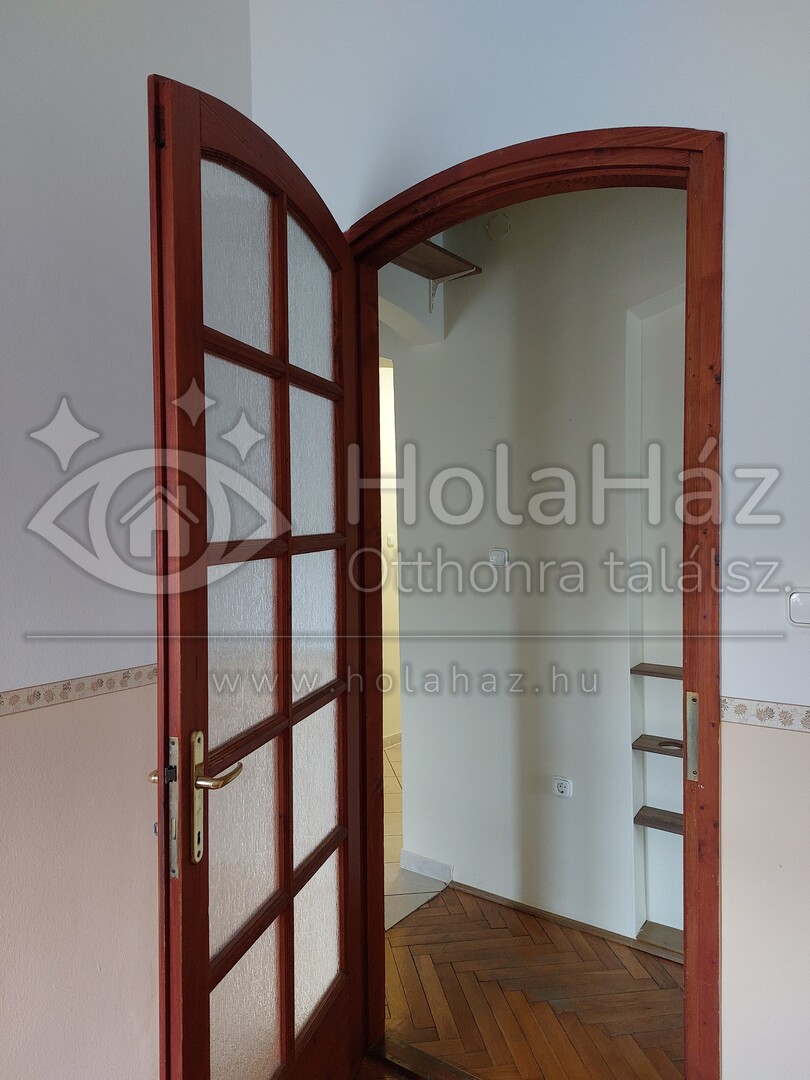 Közlekedő