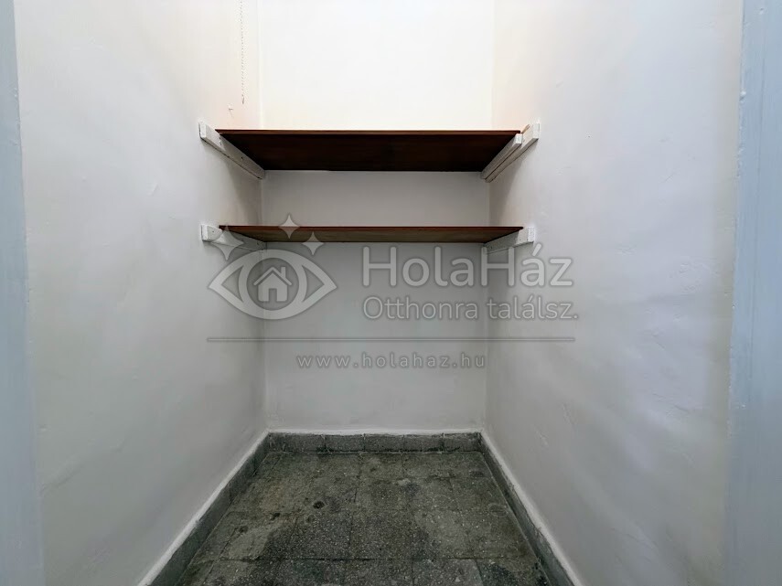 Tároló