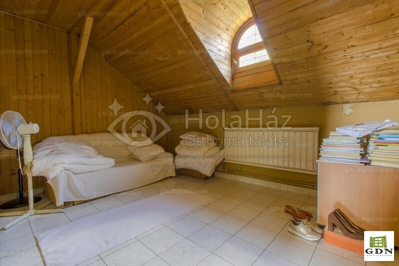 Tetőtéri szoba