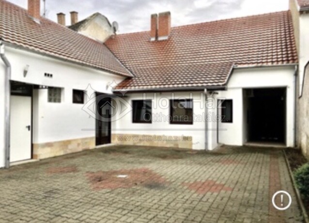 Udvar