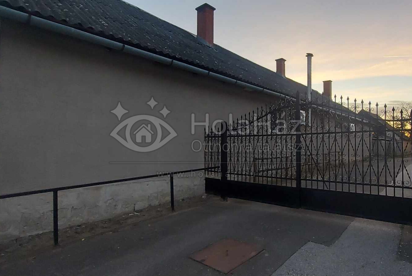 Épület kívülről