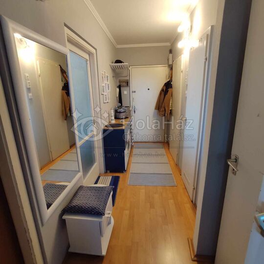 Előszoba – Eladó 2 szoba + nappalis panel lakás Budapesten, 77 MFt