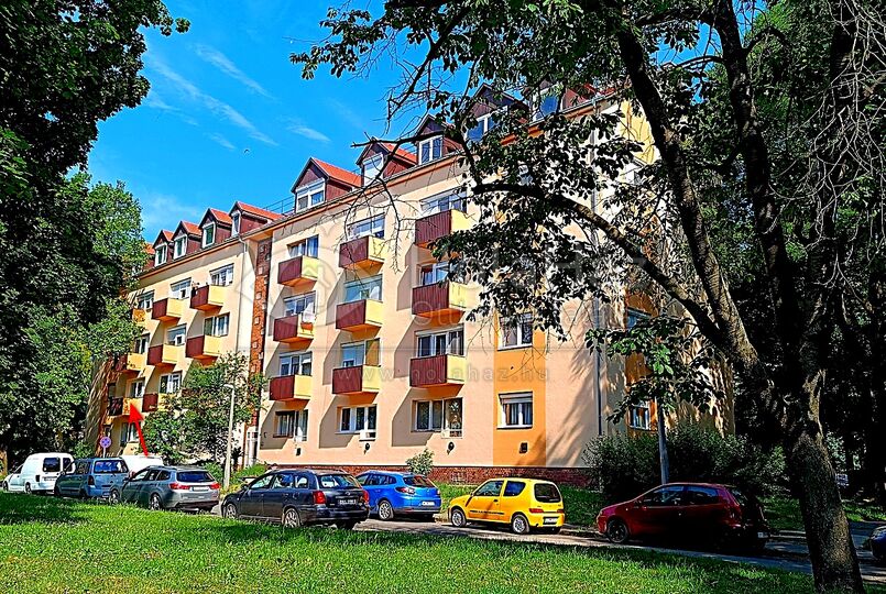 Társasház – Eladó 1 szoba + nappalis társasházi lakás Pécsen, 41 MFt