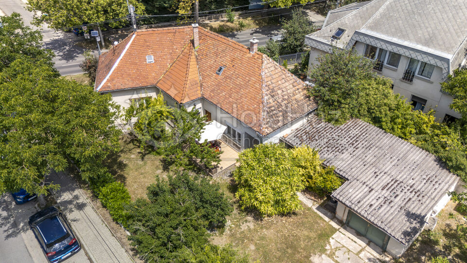 Udvar – Eladó 4 szoba + nappalis ház Biatorbágyon, 112 MFt