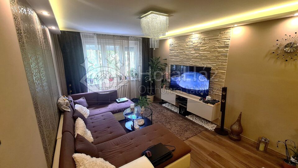 Nappali – Eladó 2 szoba + nappalis panel lakás Szegeden, 58 MFt