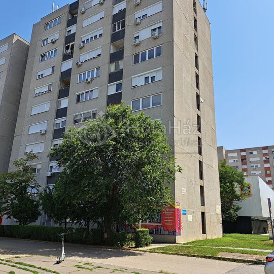Lakóépület – Eladó 2 szobás panel lakás Szolnokon, 31 MFt