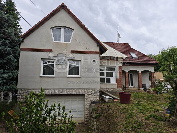 Ház – Eladó 5 szobás ház Pécsen, 240 MFt