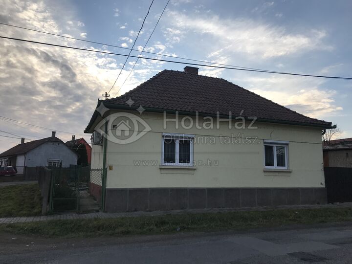 Ház – Eladó 4 szobás ház Dombóváron, 28 MFt
