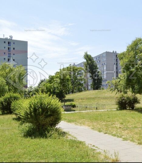 Kert – Eladó 2 szobás panel lakás Budapesten, 59 MFt