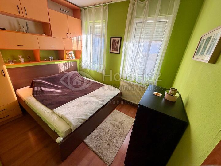 Hálószoba – Eladó 2 szoba + nappalis társasházi lakás Budapesten, 85 MFt