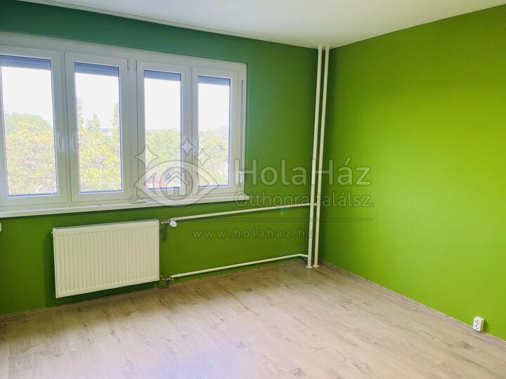 Szoba – Eladó 1 szobás panel lakás Szolnokon, 29 MFt