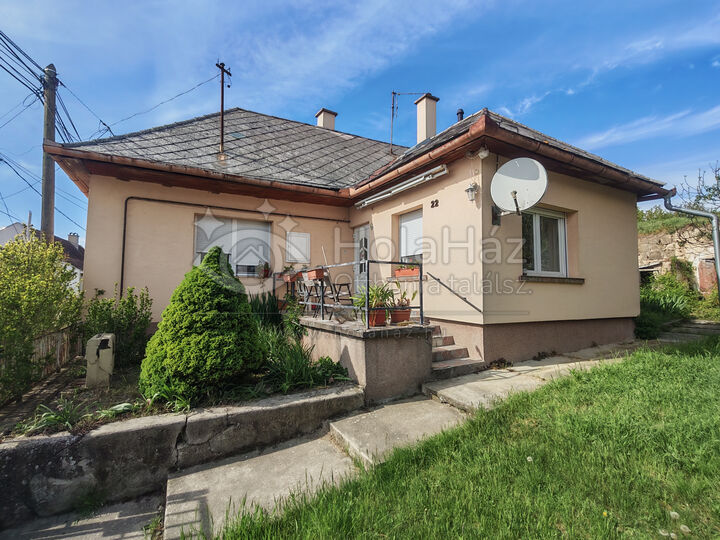 Családi ház – Eladó 2 szoba + nappalis ház Biatorbágyon, 75 MFt