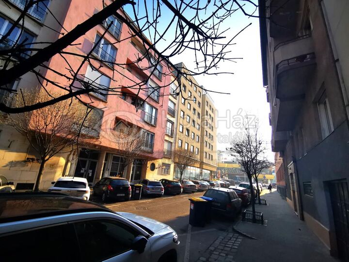 Utca – Eladó 4 szobás társasházi lakás Budapesten, 128 MFt