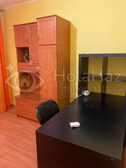 Szoba – Kiadó 1 szobás panel lakás Pécsen, 65 eFt/hó