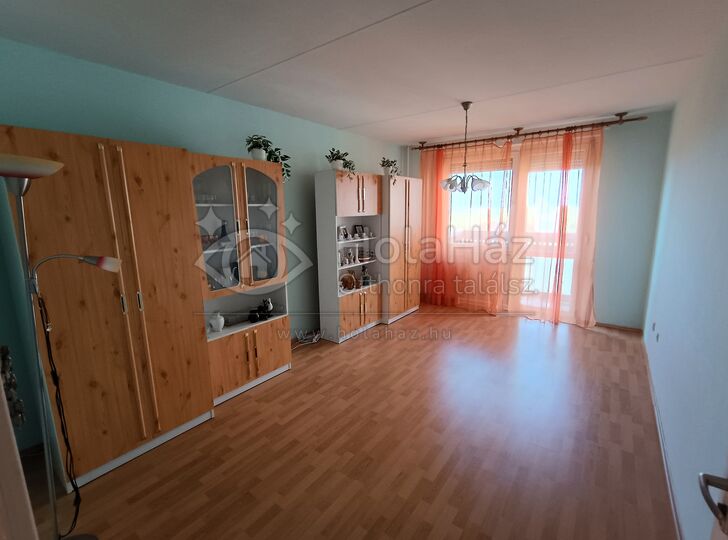 Nappali – Eladó 1 szoba + nappalis panel lakás Debrecenben, 53 MFt