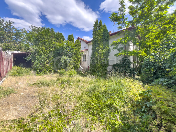 Udvar – Eladó 3 szoba + nappalis ház Biatorbágyon, 145 MFt