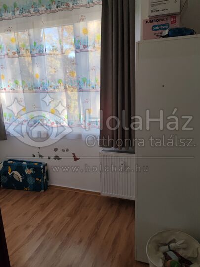 Szoba – Eladó 2 szobás panel lakás Szegeden, 64 MFt