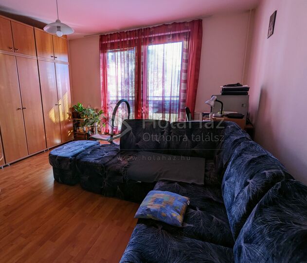 Nappali – Eladó 2 szoba + nappalis panel lakás Debrecenben, 62 MFt