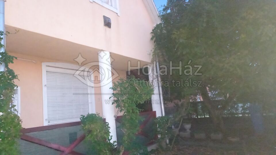 Homlokzat – Eladó 2 szoba + nappalis ház Debrecenben, 40 MFt