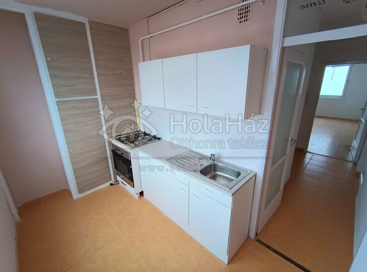 Konyha – Eladó 2 szoba + nappalis panel lakás Debrecenben, 55 MFt